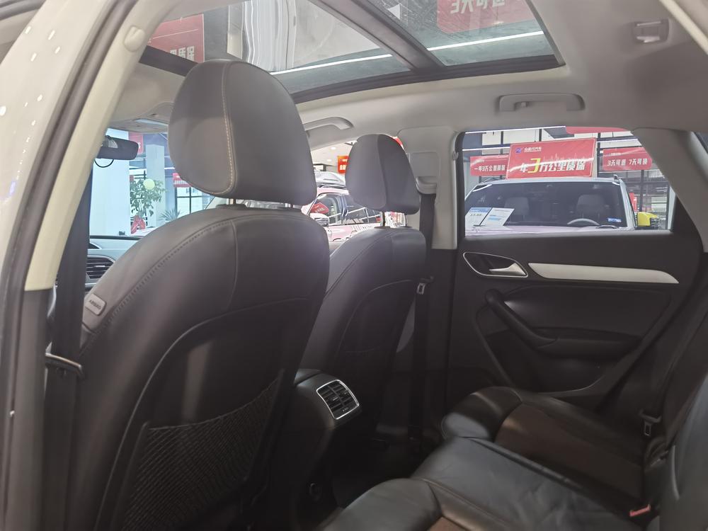 Audi Q3 2018 car image #21