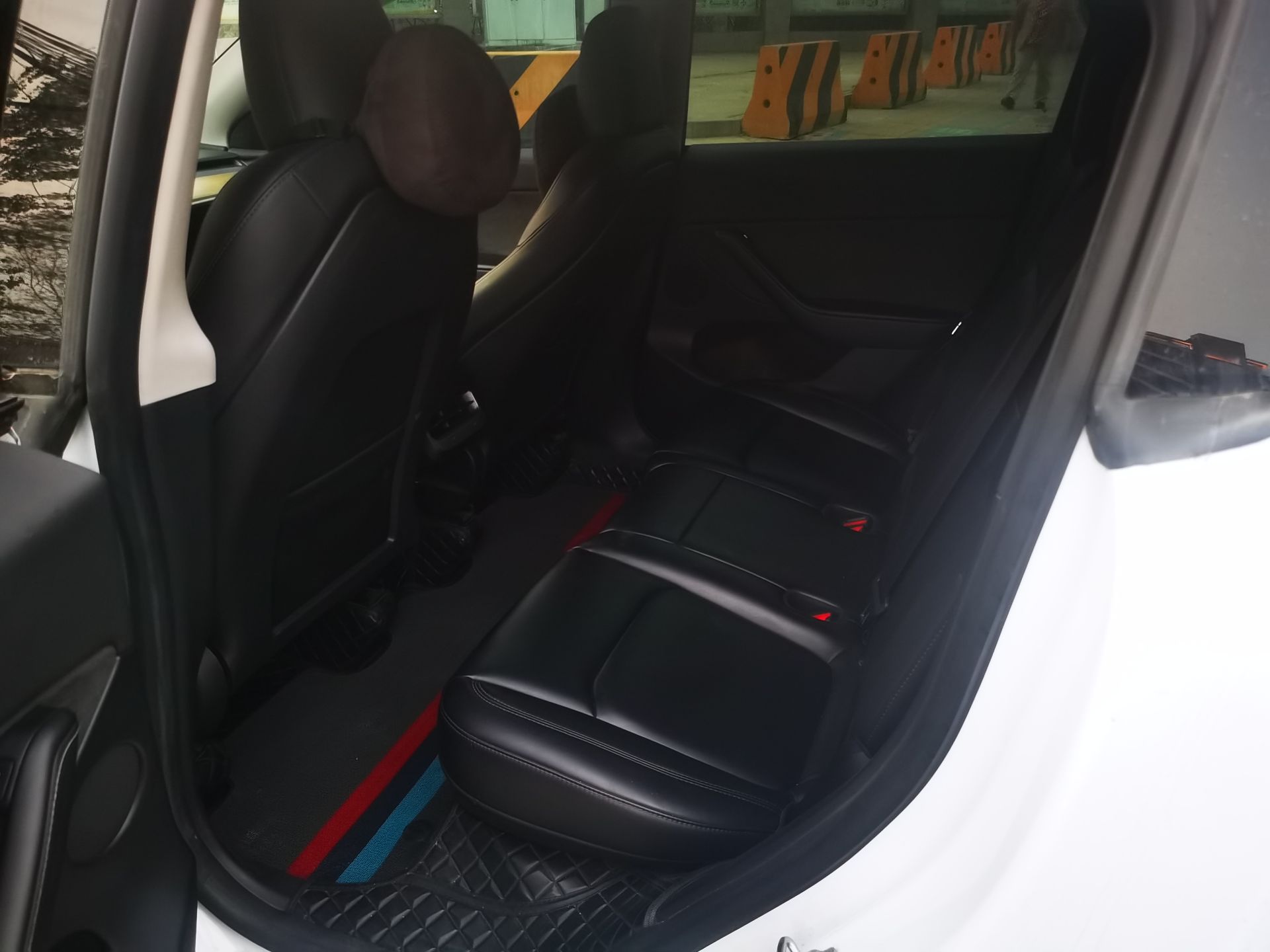 Tesla Model Y 2023 immagine di auto #5