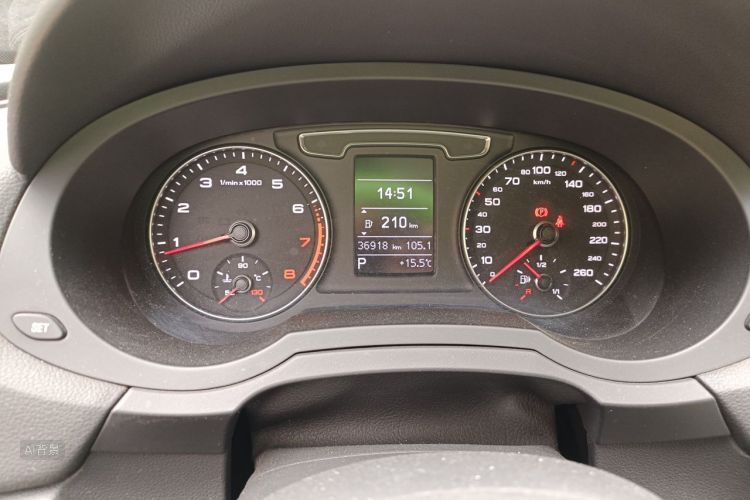 Audi Q3 2017 car image #13