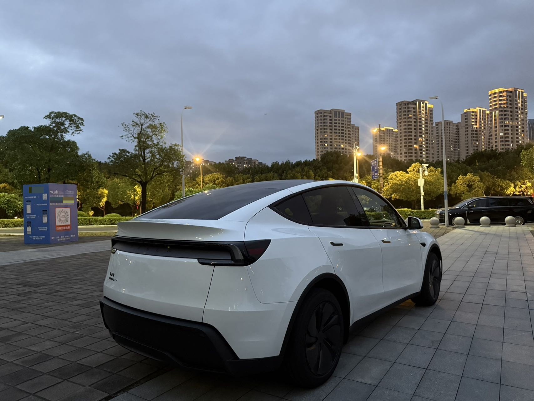 Tesla Model Y 2026 car image #9