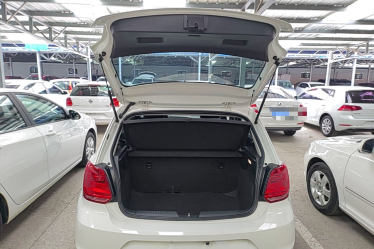 Volkswagen Polo 2017 car image #19
