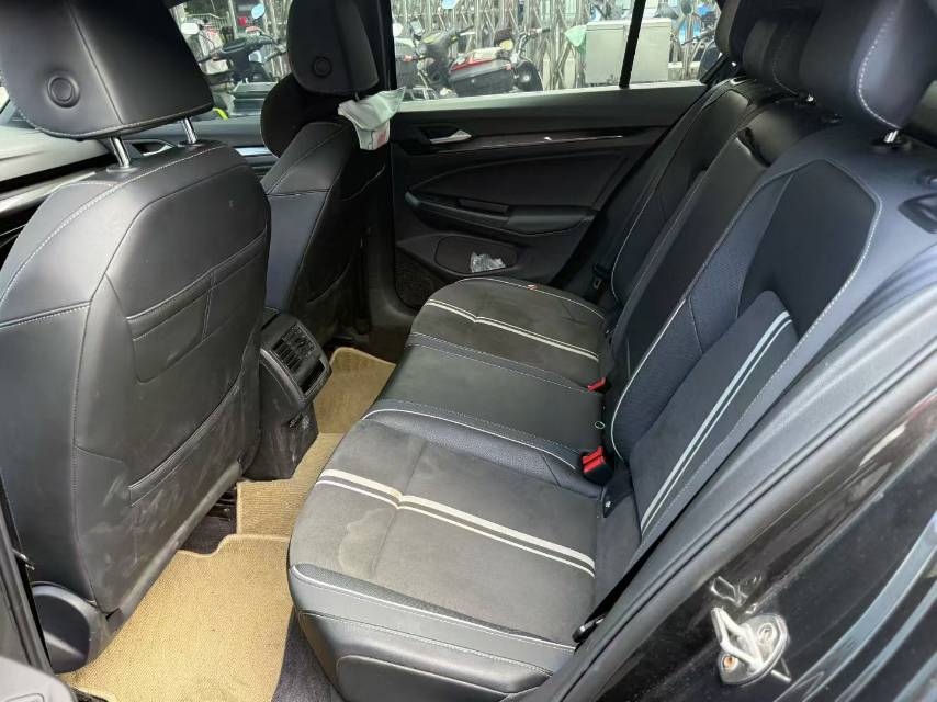 Volkswagen Golf 2021 car image #6