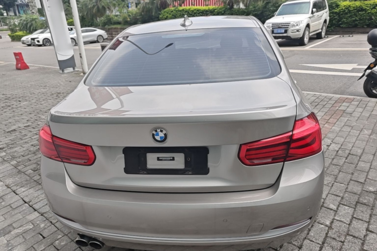 BMW 3 Series 2018 #6 BMW 3 Series 2018 car image #6