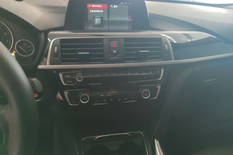 BMW 3 Series 2018 صورة سيارة #17