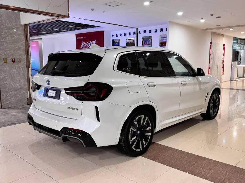 BMW iX3 2023 изображение автомобиля #9
