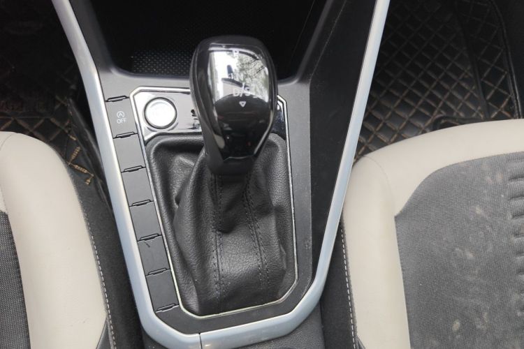 Volkswagen Polo 2021 car image #14