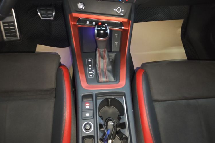 Audi Q3 2020 car image #14