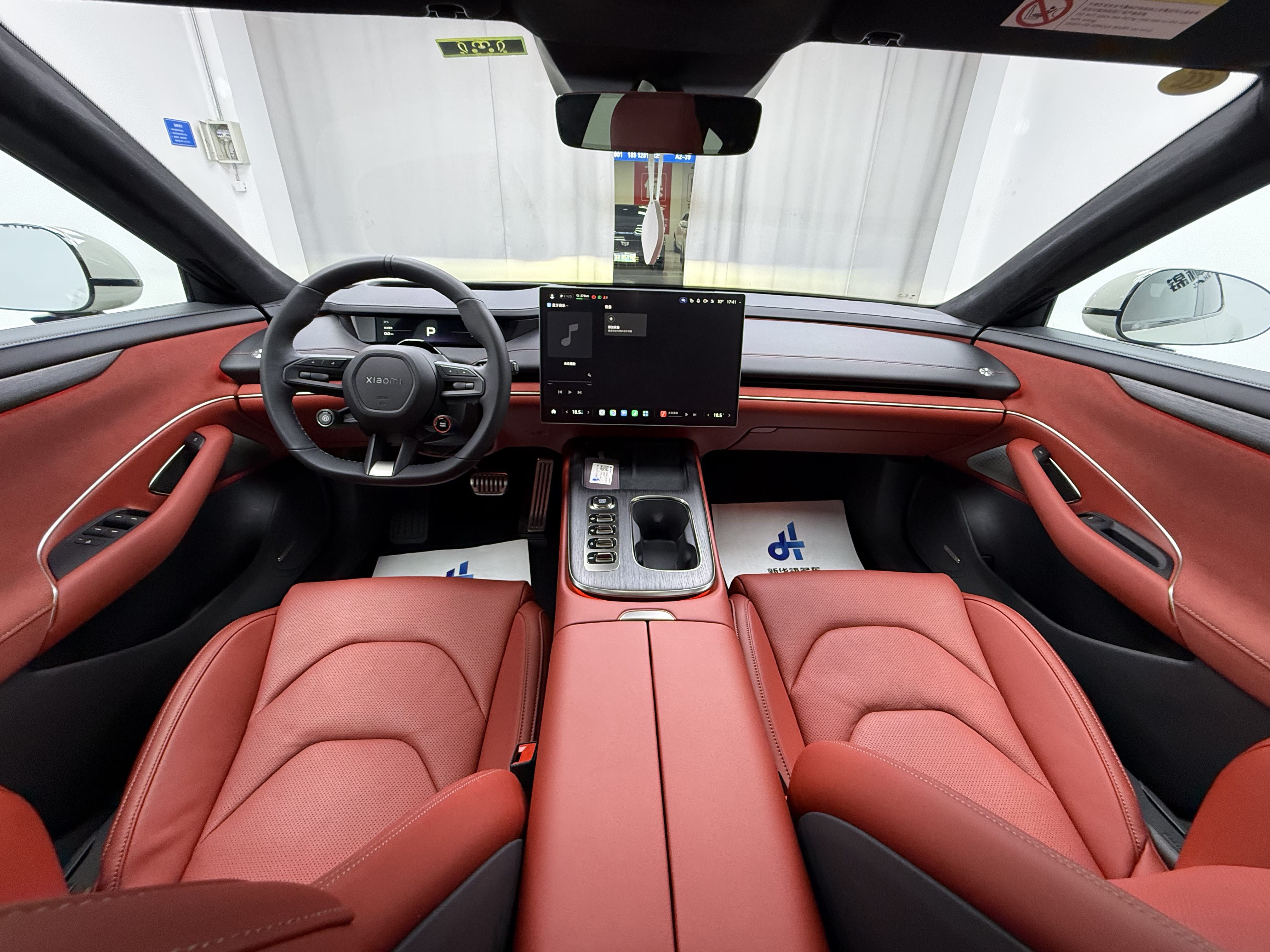 MI SU7 2024 immagine di auto #7