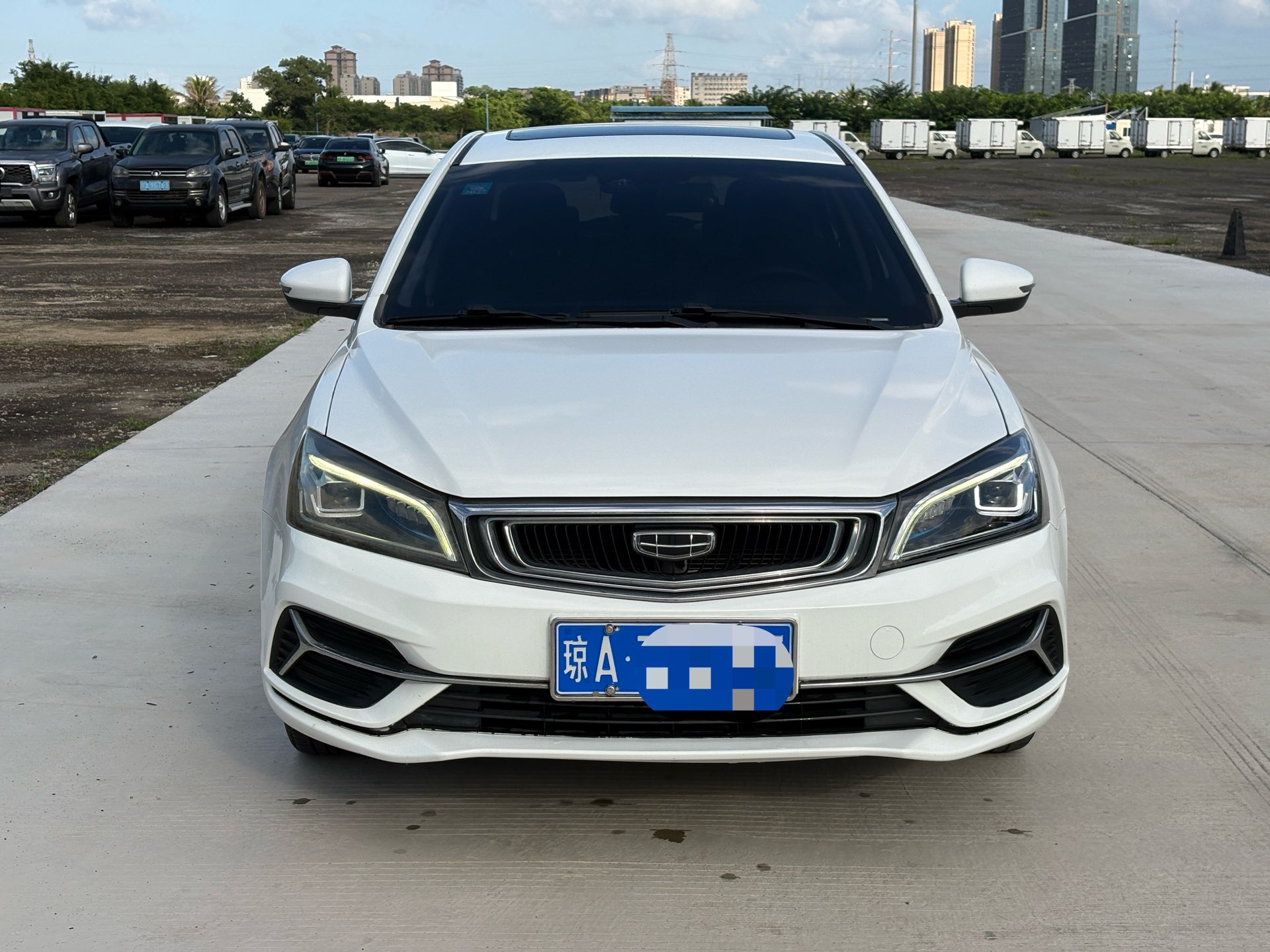 GEELY Emgrand 2019 #2 GEELY Emgrand 2019 car image #2
