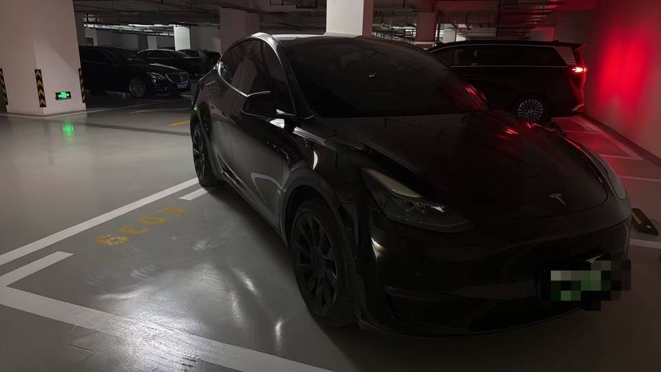Tesla Model Y 2023 #2 Tesla Model Y 2023 car image #2