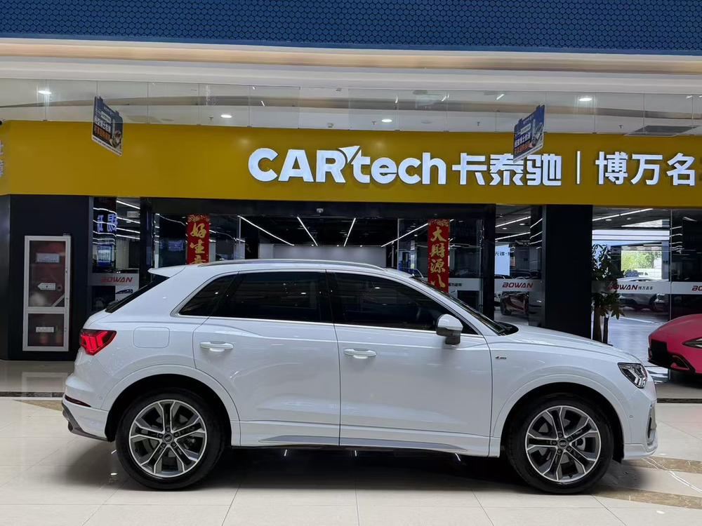 Audi Q3 2022 car image #6