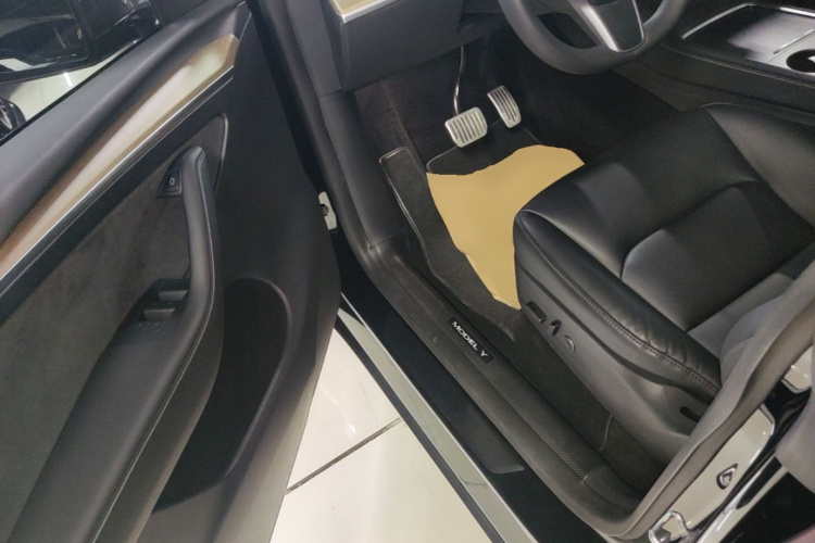 Tesla Model Y 2022 car image #12