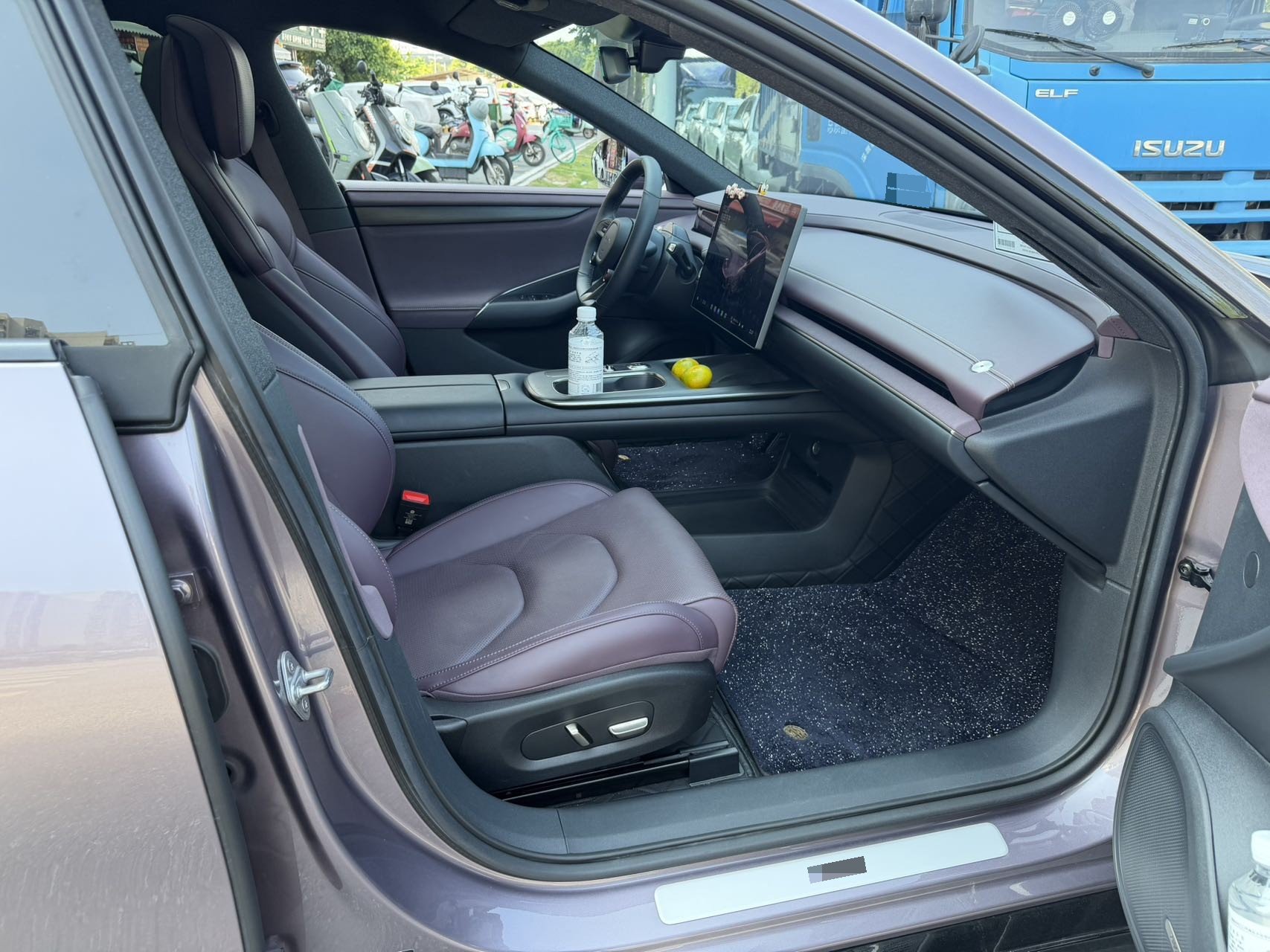 MI SU7 2025 immagine di auto #10
