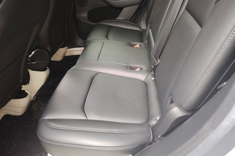 Tesla Model Y 2023 car image #17