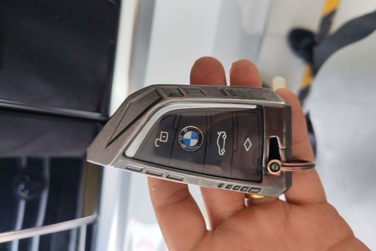 BMW 3 Series 2021 car image #14