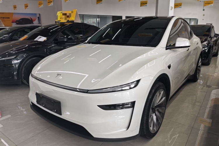 Tesla Model Y 2025 #2 Tesla Model Y 2025 car image #2