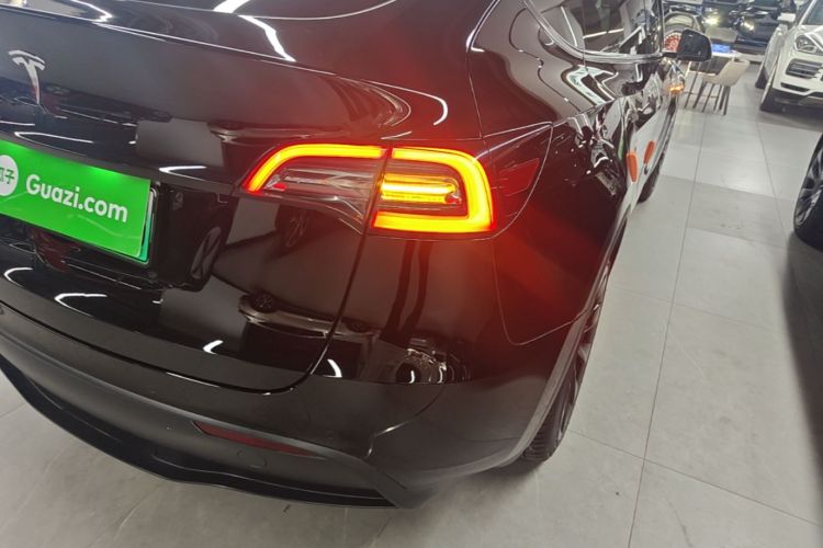 Tesla Model Y 2022 #8 Tesla Model Y 2022 car image #8