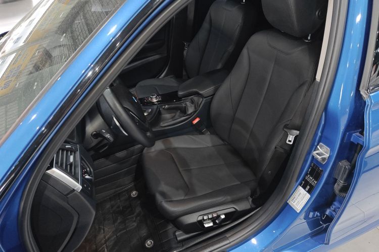 BMW 3 Series 2017 car image #15