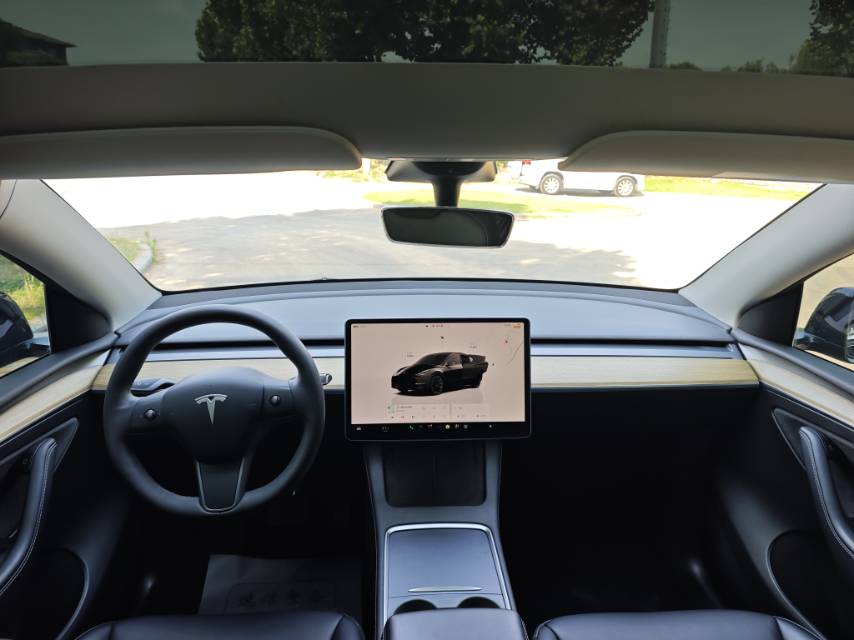 Tesla Model Y 2023 car image #6