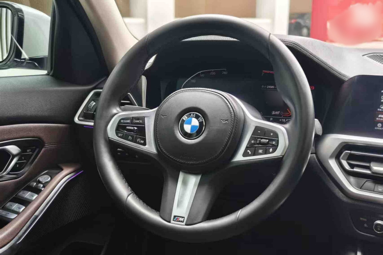 BMW 3 Series 2020 car image #13