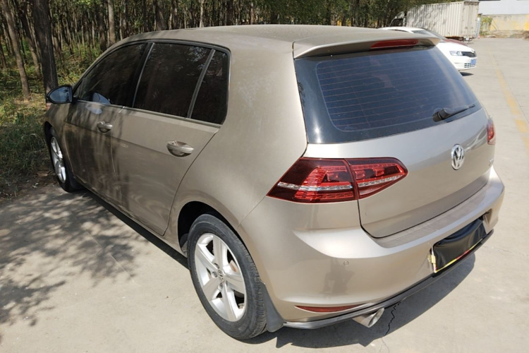Volkswagen Golf 2017 car image #5