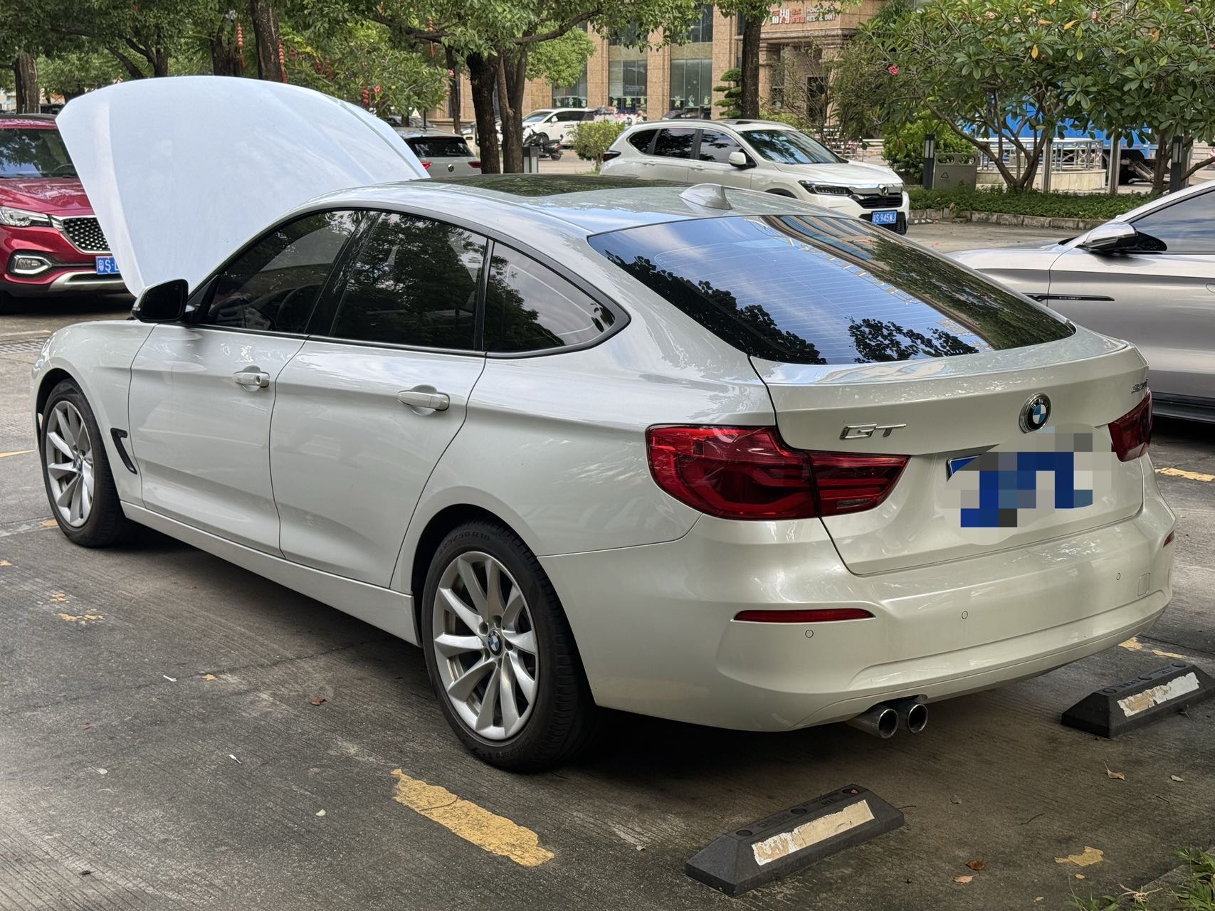 BMW 3 Series GT 2018 изображение автомобиля #6