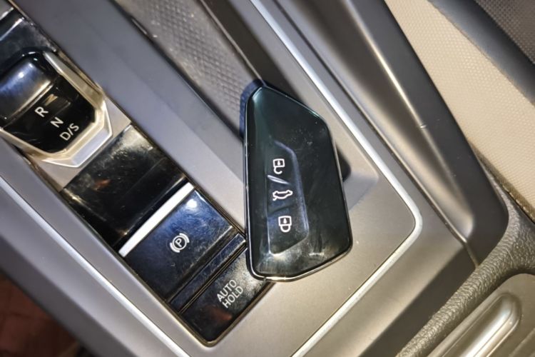Volkswagen Golf 2021 car image #9
