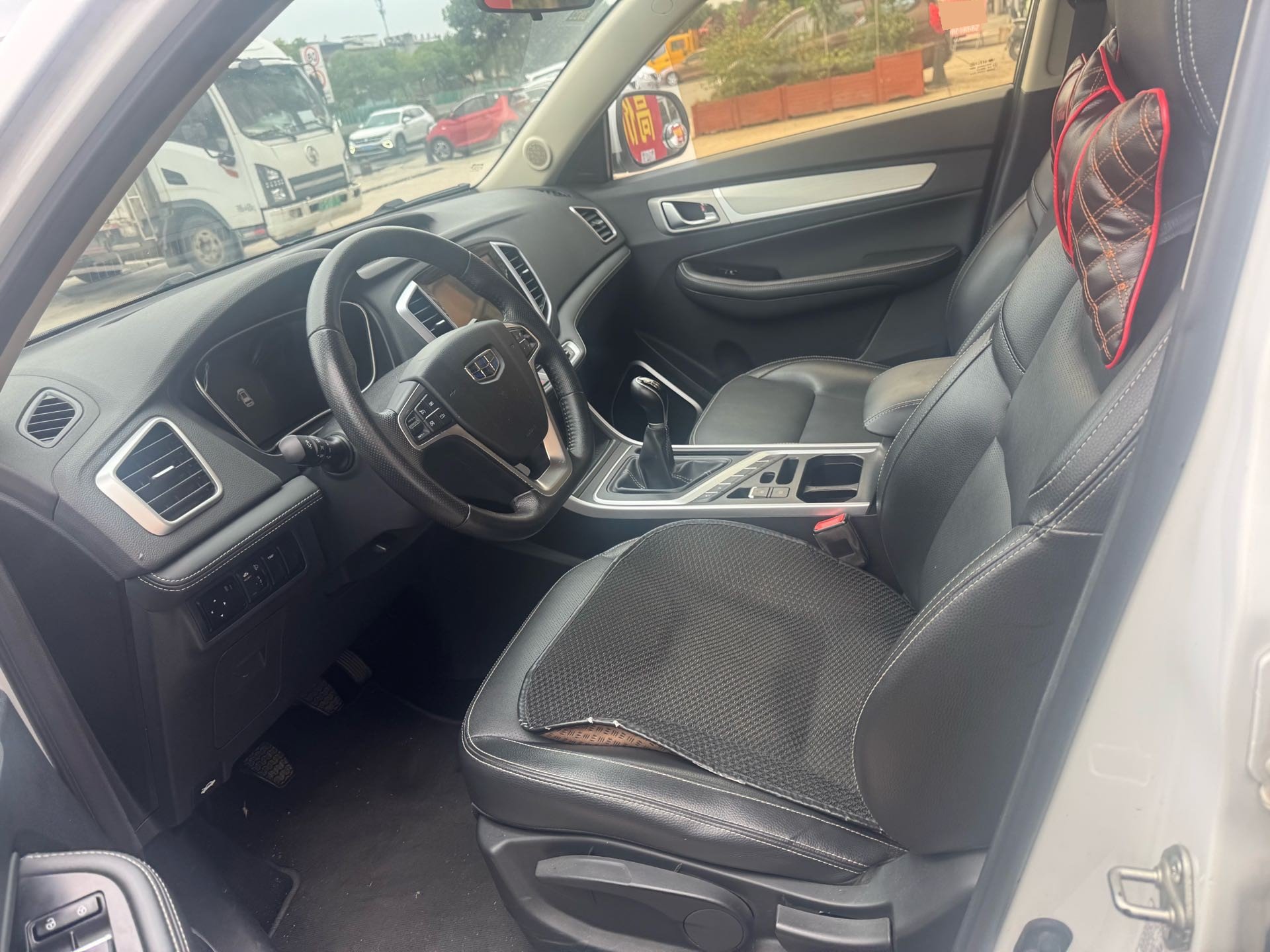 GEELY Vision X6 2019 car image #2