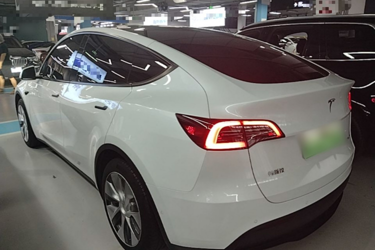 Tesla Model Y 2022 #5 Tesla Model Y 2022 car image #5