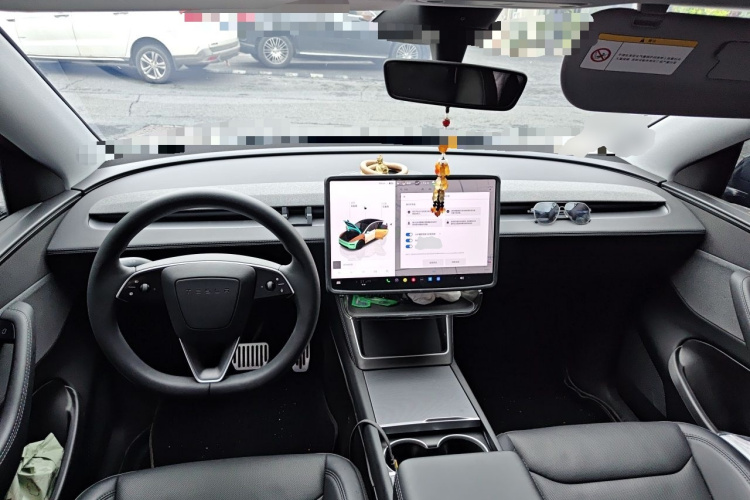 Tesla Model Y 2025 #7 Tesla Model Y 2025 car image #7