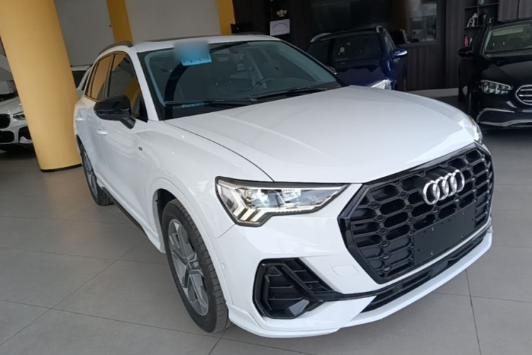 Audi Q3 2023 car image #6