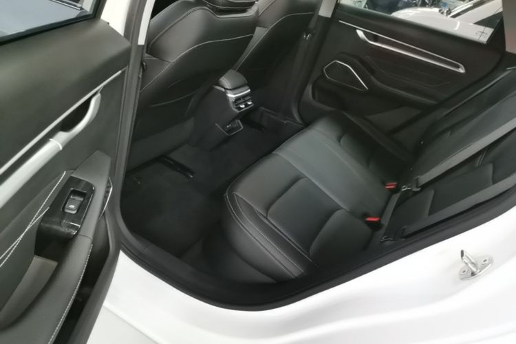 GEELY Emgrand 2024 #17 GEELY Emgrand 2024 car image #17