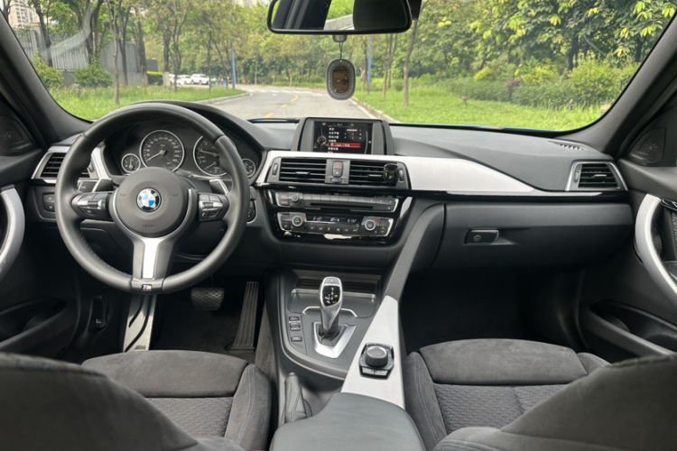 BMW 3 Series 2017 #17 BMW 3 Series 2017 car image #17
