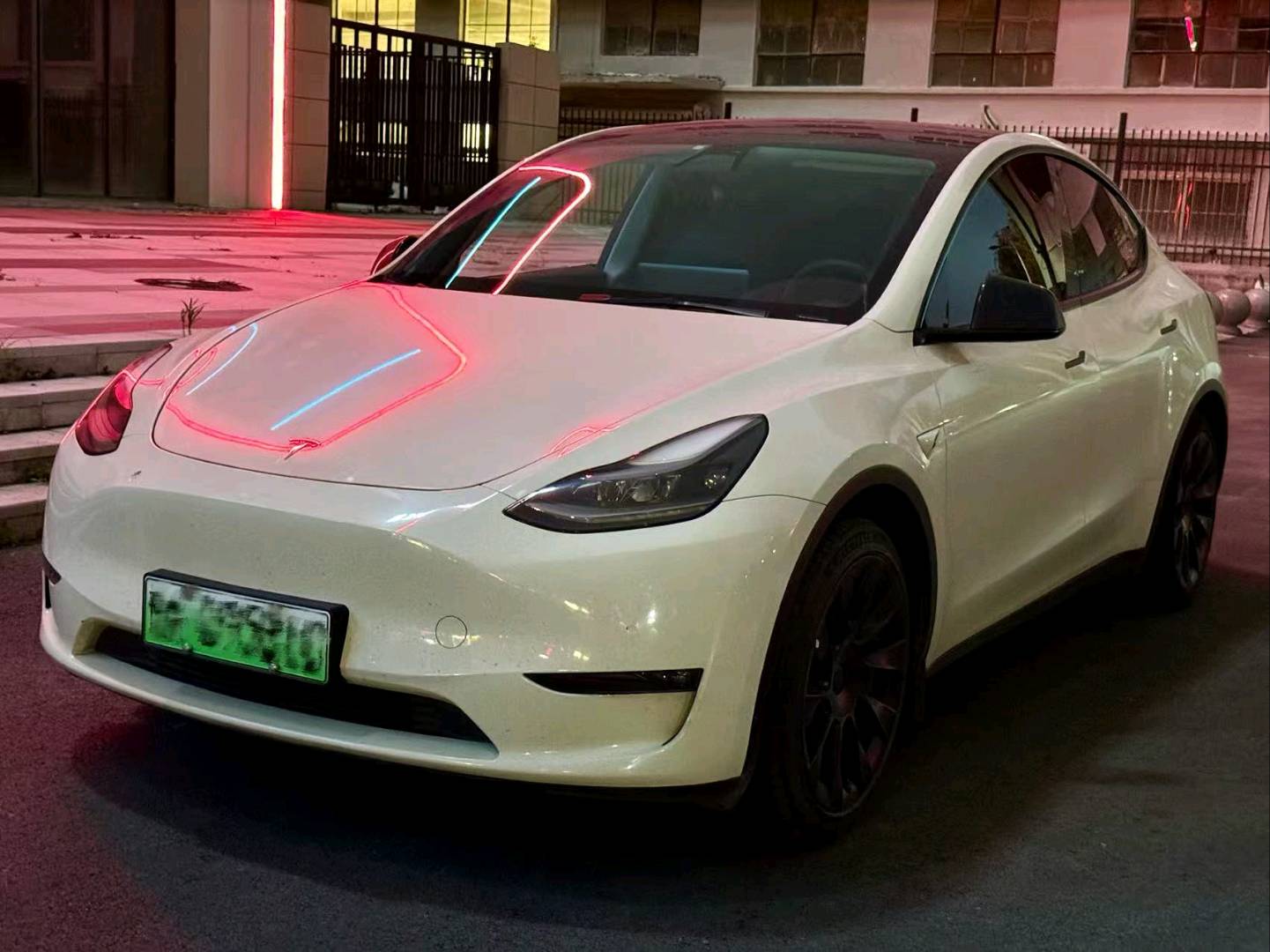 Tesla Model Y 2021 car image #2
