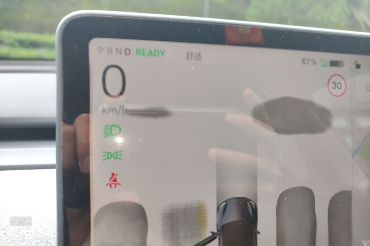Tesla Model Y 2024 car image #13