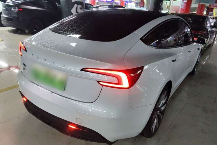 Tesla Model 3 2025 car image #7