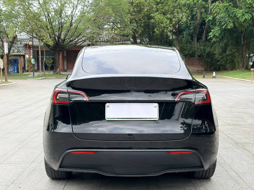 Tesla Model Y 2021 #5 Tesla Model Y 2021 car image #5