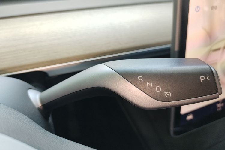 Tesla Model Y 2022 #16 Tesla Model Y 2022 car image #16