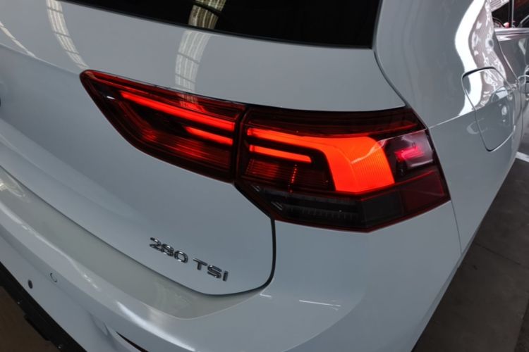 Volkswagen Golf 2025 car image #8
