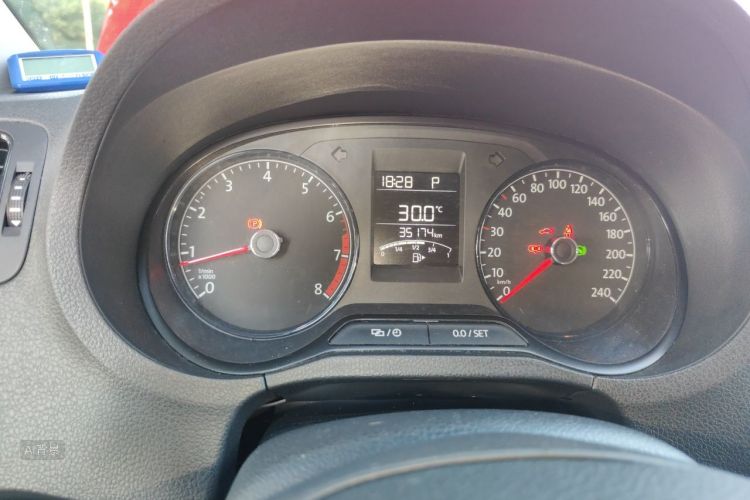 Volkswagen Polo 2018 car image #13