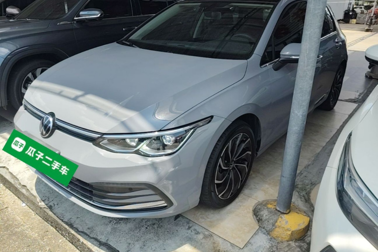 Volkswagen Golf 2021 car image #2