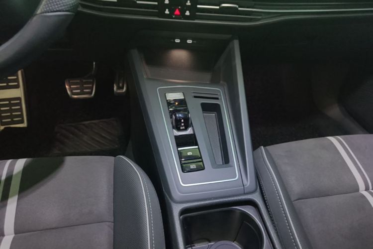Volkswagen Golf 2023 car image #14