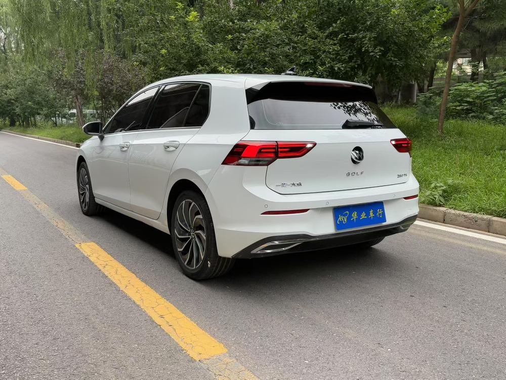 Volkswagen Golf 2022 car image #4