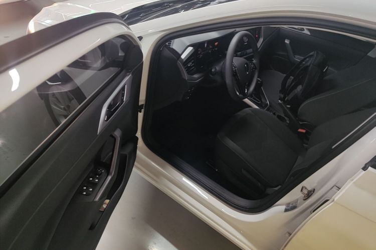 Volkswagen Polo 2022 car image #16
