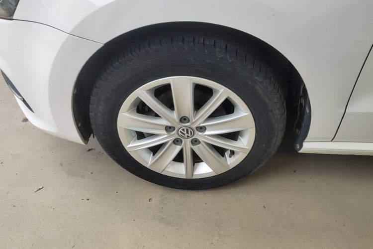 Volkswagen Polo 2016 car image #9