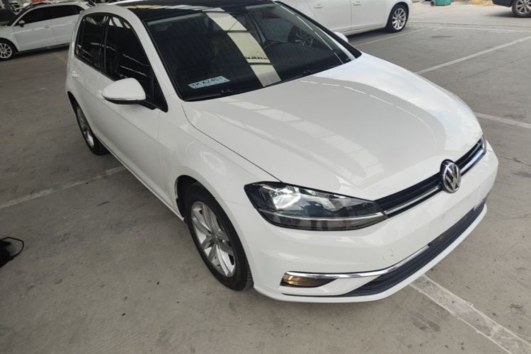 Volkswagen Golf 2018 car image #4