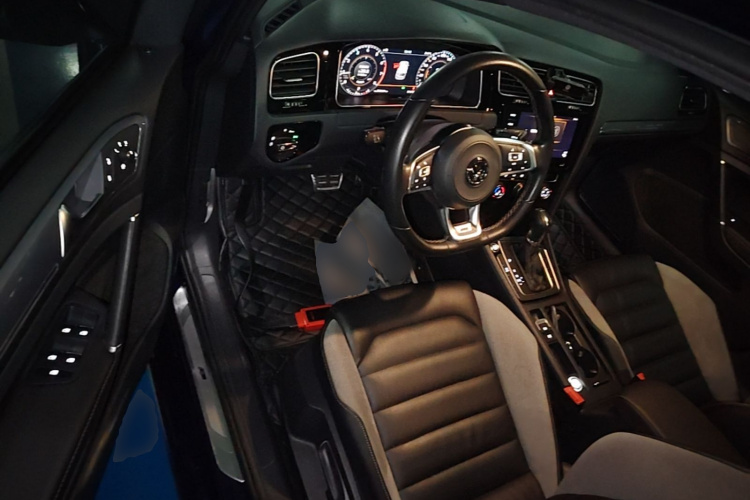 Volkswagen Golf 2020 car image #16