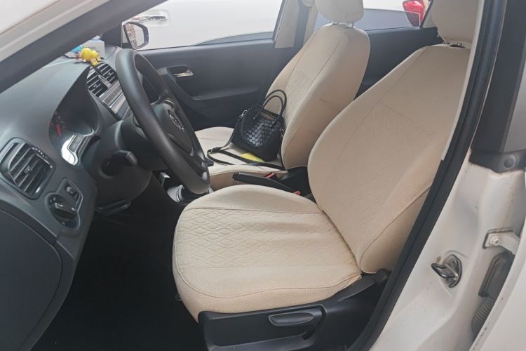 Volkswagen Polo 2016 car image #15