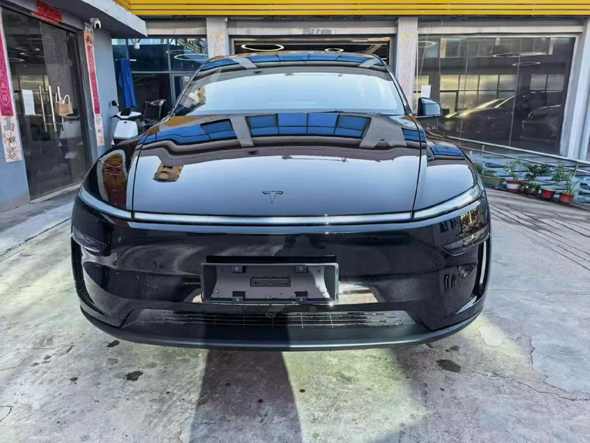Tesla Model Y 2026 #2 Tesla Model Y 2026 صورة سيارة #2