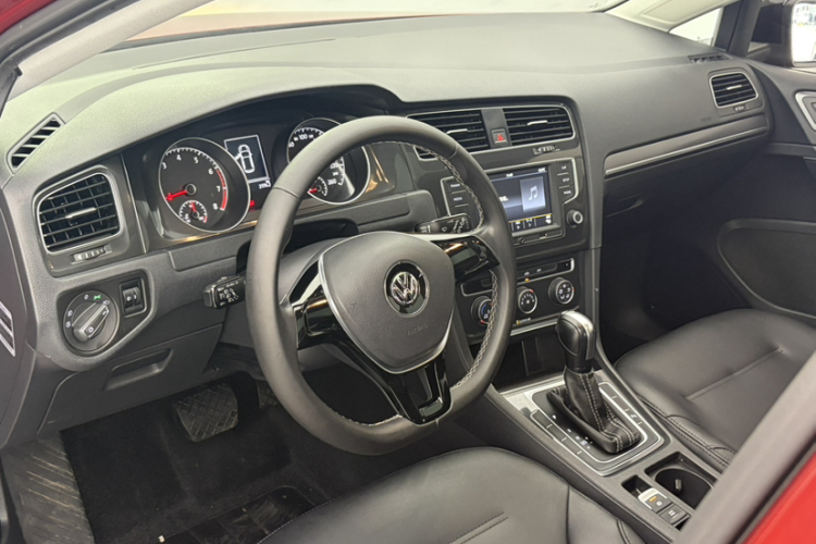 Volkswagen Golf 2017 car image #11